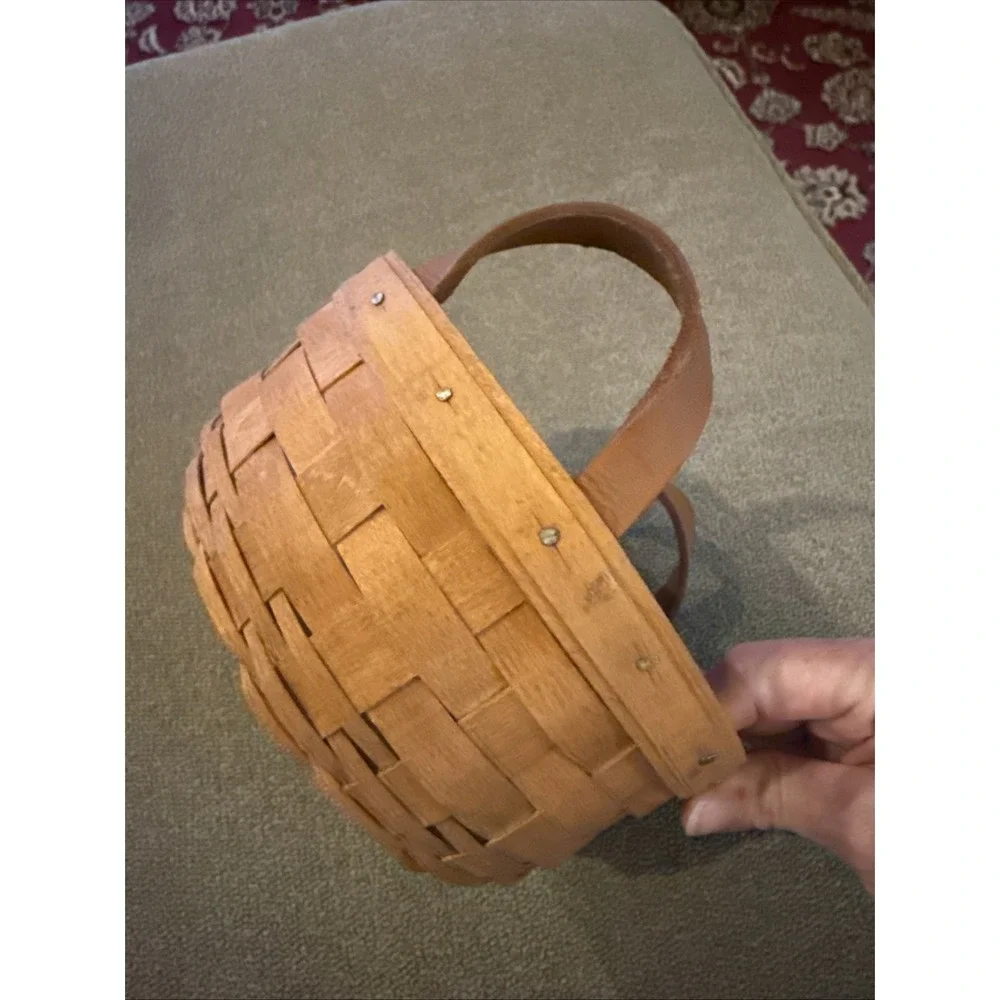 Longaberger  1990 Two-Handled  Round Basket is 6